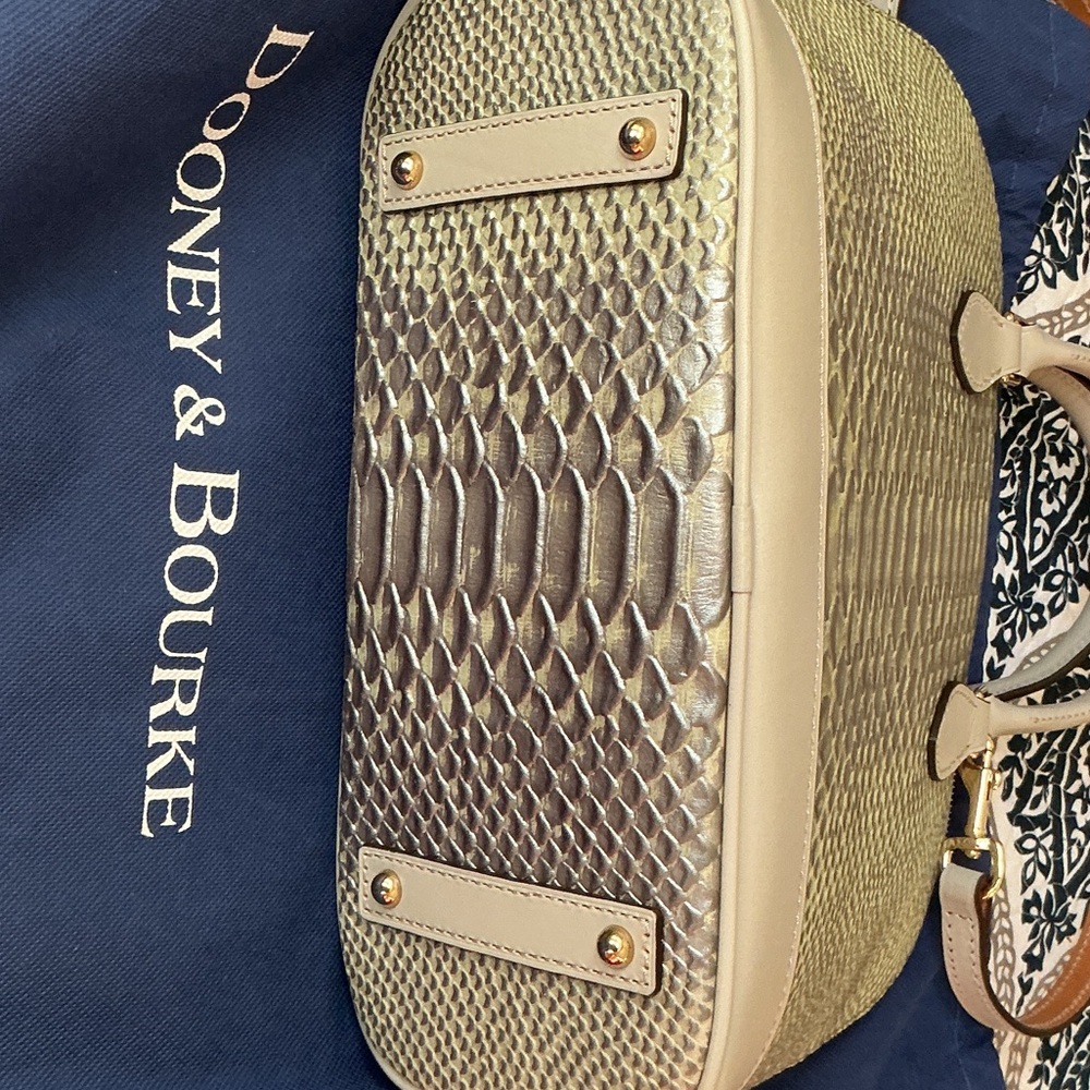 Dooney & Bourke metal green zip zip satchel NWT. - Picture 4 of 10